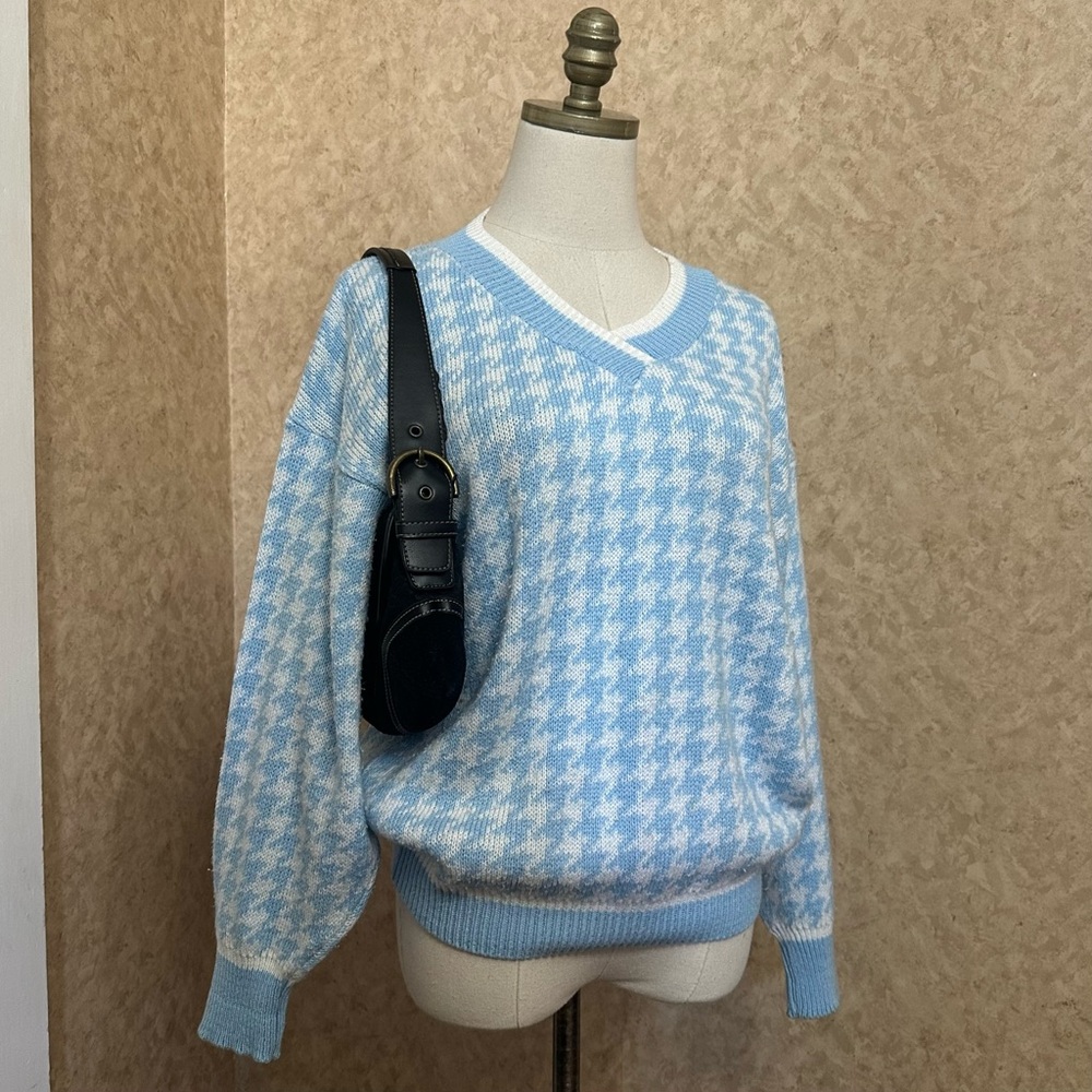 VTG 80s 90s Retro Blue & White Houndstooth Plaid V-neck Chunky Knit Sweater
